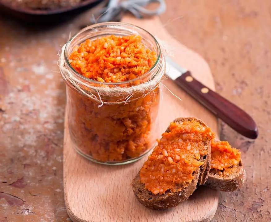 Jak zrobić paprykarz szczeciński - prosty przepis na smaczną pastę