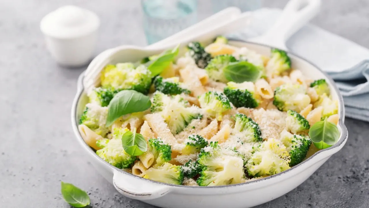 Penne z brokułami – prosty przepis na pyszne danie dla każdego