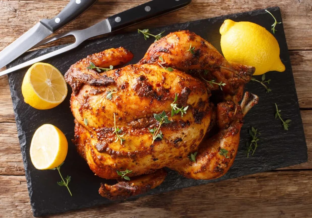 Ile piec całego kurczaka w piekarniku, aby nie był suchy?