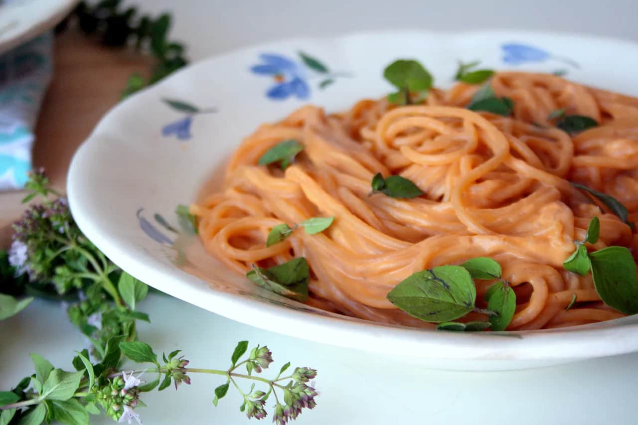 Zagęść sos pomidorowy bez mąki: sekrety idealnego spaghetti!