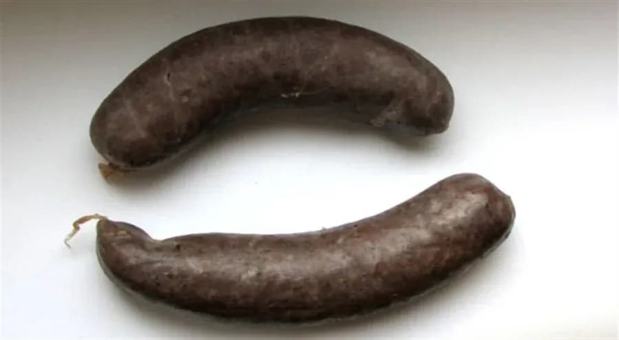 Czym się różni kaszanka od krupnioka? Kluczowe różnice i smaki