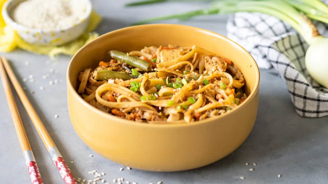 Surowy makaron z zupki chińskiej: Co dzieje się w Twoim ciele?