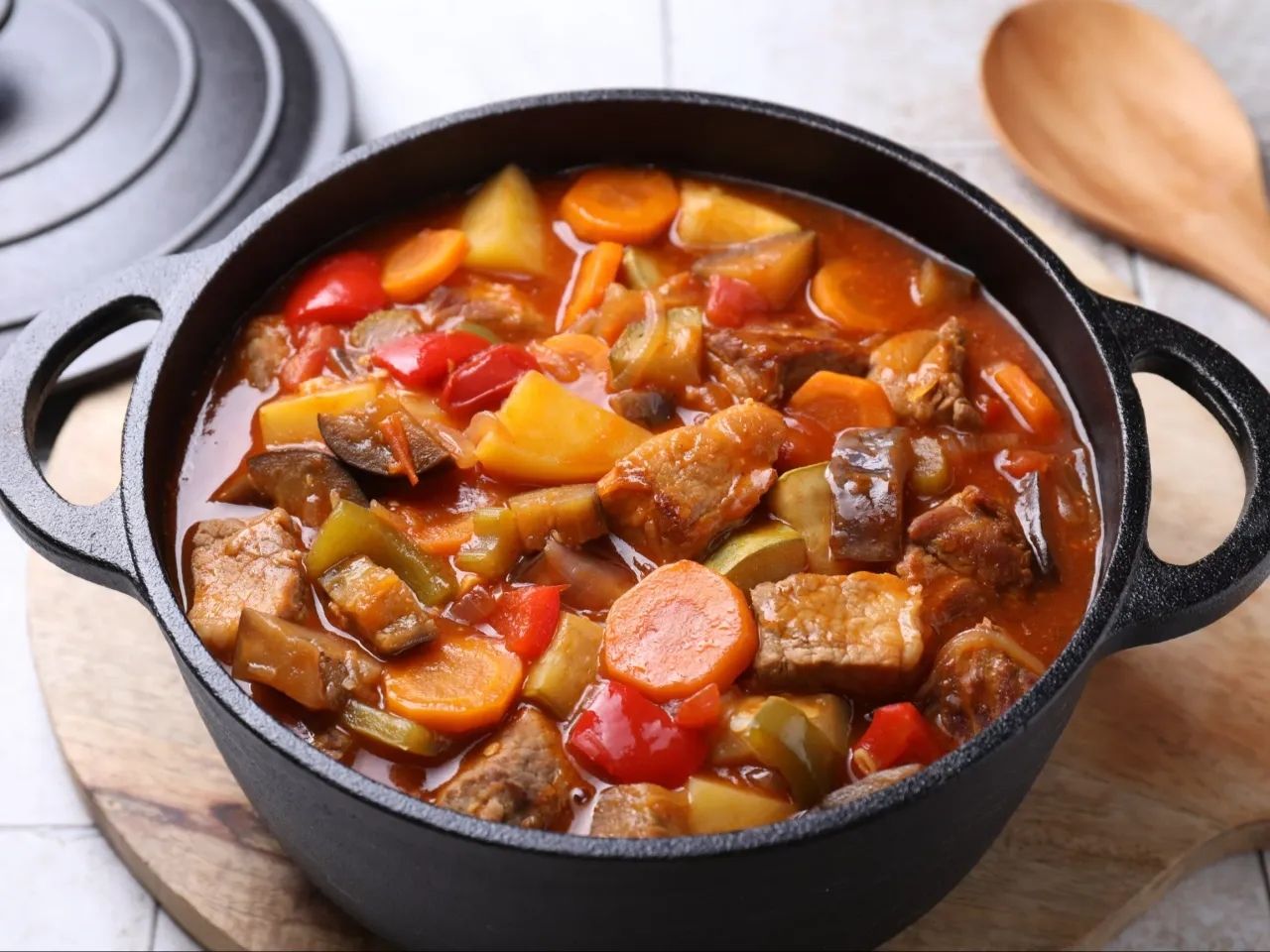 Jakie mięso na gulasz - najlepsze kawałki, które zachwycą smakiem