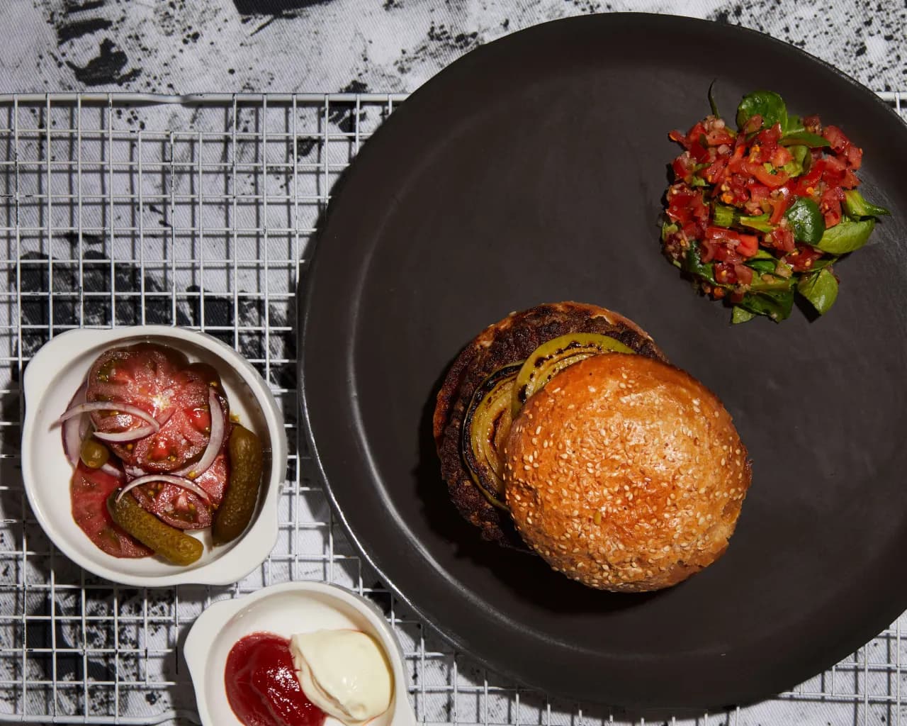 Jak zrobić soczyste burgery z mięsa - sekrety idealnej receptury