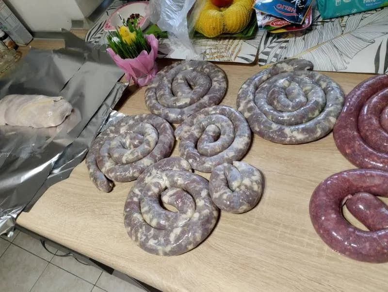 Gdzie kupić jelito na kiełbasę – najlepsze sklepy i oferty w sieci