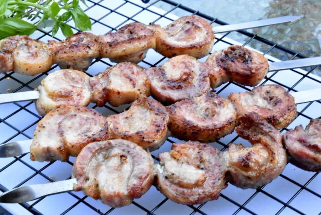 Jaki boczek do szaszłyków wybrać, aby uniknąć twardego mięsa?