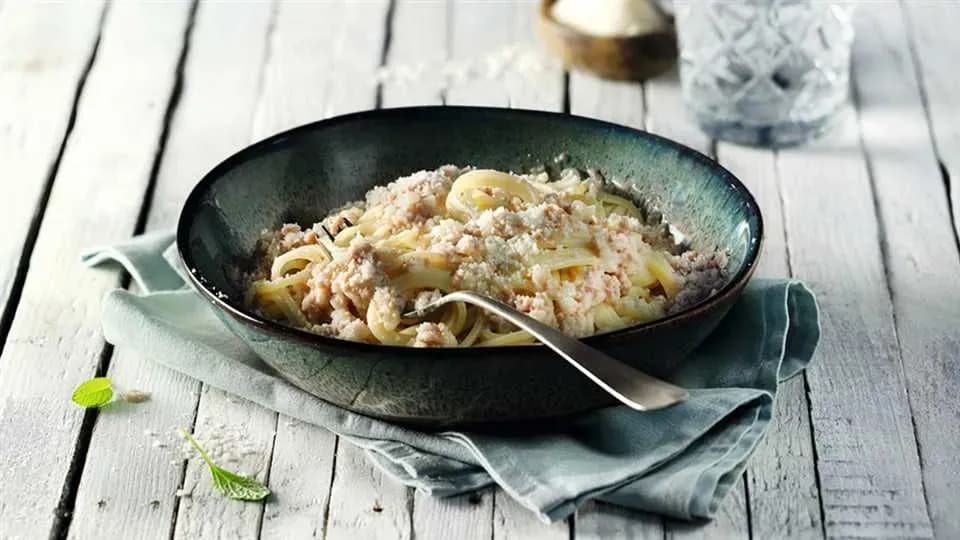 Kremowe spaghetti białe: przepis na wyjątkowe danie bez pomidorów