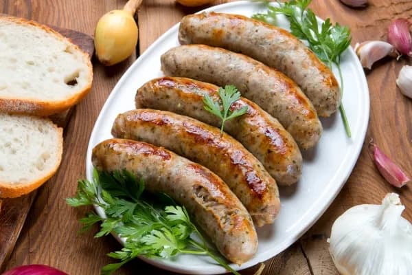 Biała kiełbasa ile gotować, aby uniknąć przesuszenia i pęknięć