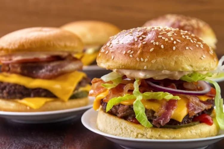 Jak zrobić domowe burgery – prosty przepis, który zachwyci smakoszy