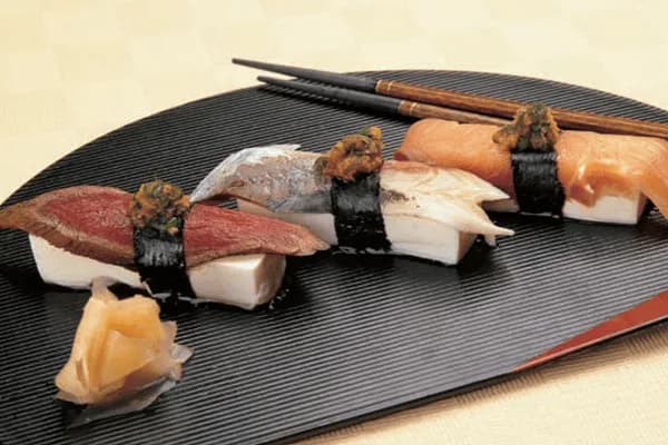 Nigiri co to: odkryj tajemnice tradycyjnego sushi i jego smaków